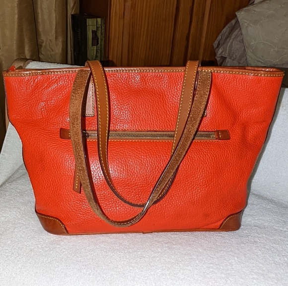 Dooney and Bourke pebble grain leather Charleston shopper. - Picture 4 of 15